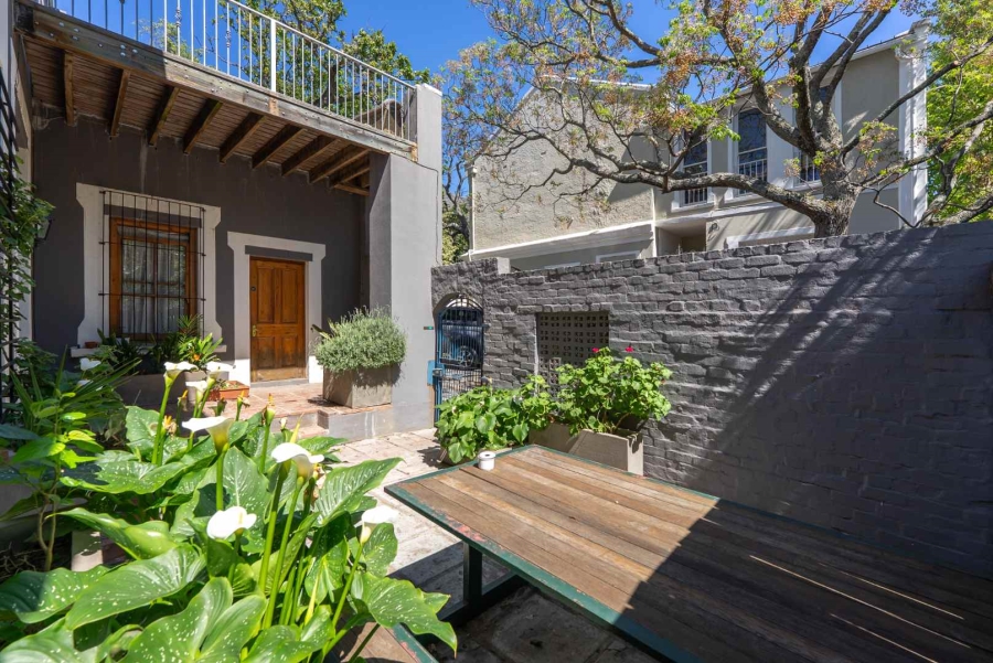 7 Bedroom Property for Sale in Oranjezicht Western Cape